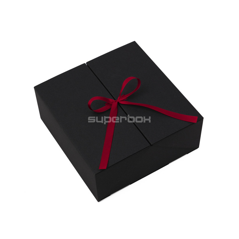 Square black double door box with burgundy ribbon, 220x220x90 mm
