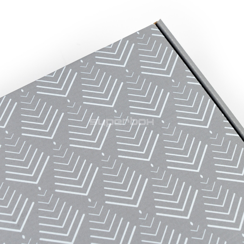 Grå A4-æske med juletræsmønster