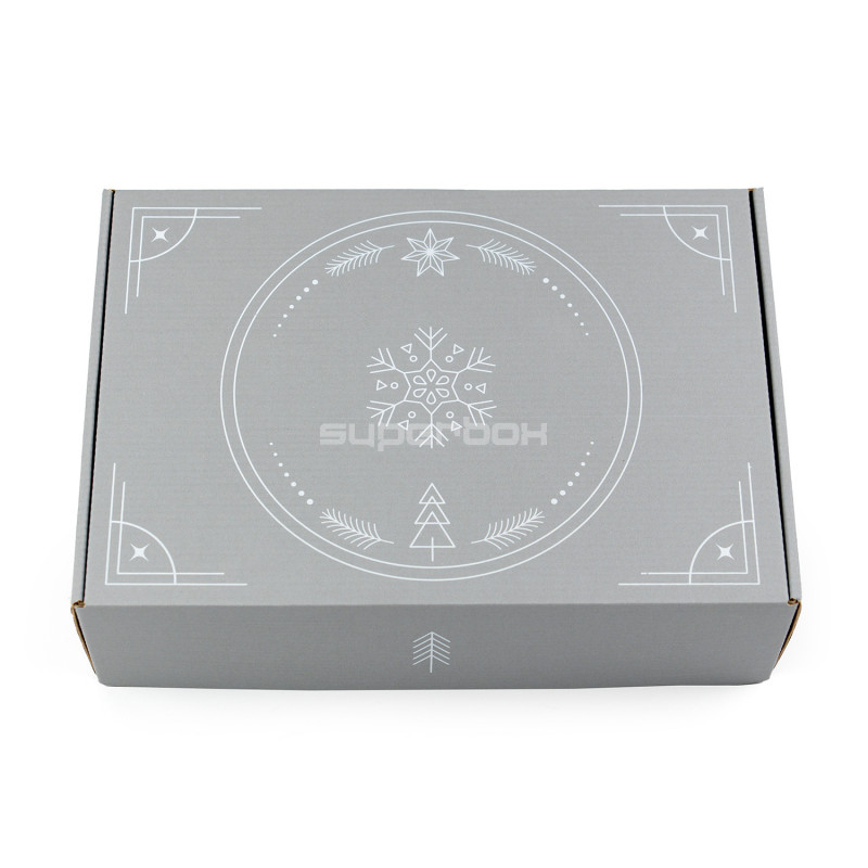 Grå A4-æske med minimalistiske vinterornamenter