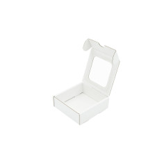 Hvid miniæske af bølgepap med vindue