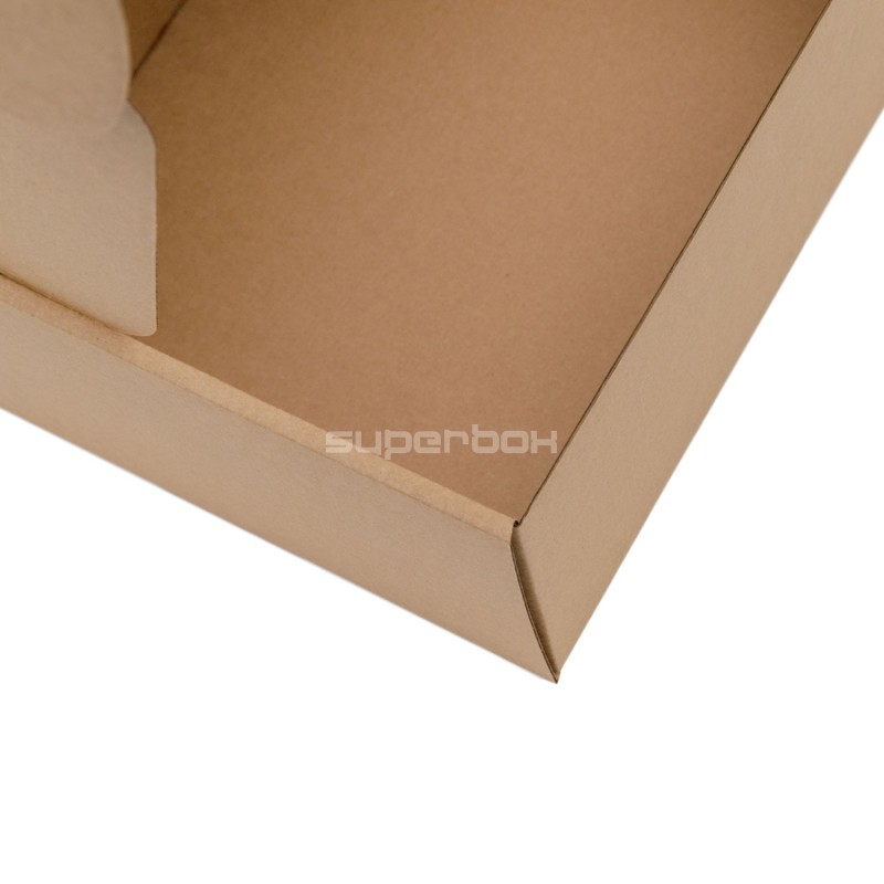 Brun papkasse med PVC-vindue