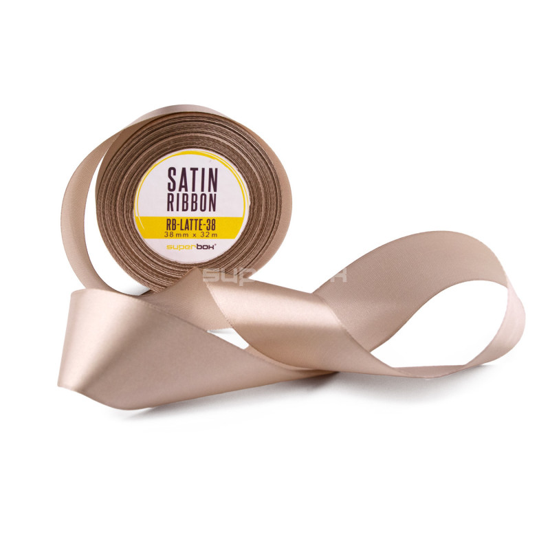 Bredt lattefarvet satinbånd, 38 mm bredt