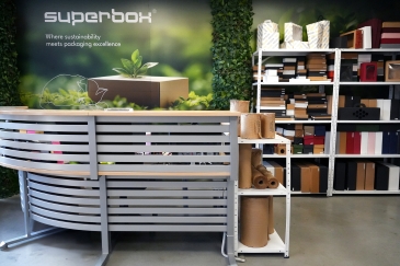 SUPERBOX fysisk butik med udstilling